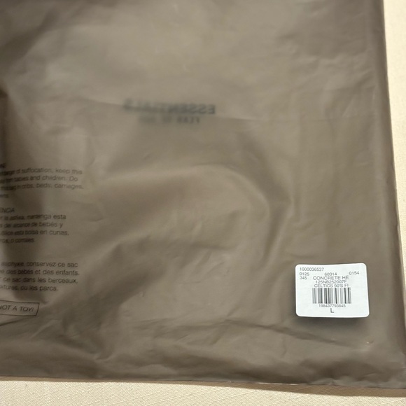 Fear of God Essentials Gray Tee - Picture 6 of 8